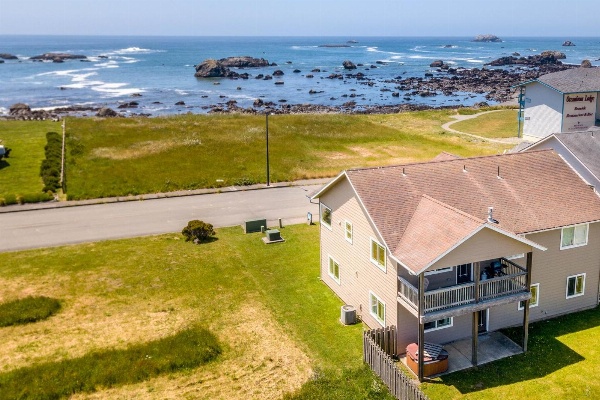 Crescent City Beach House image 1