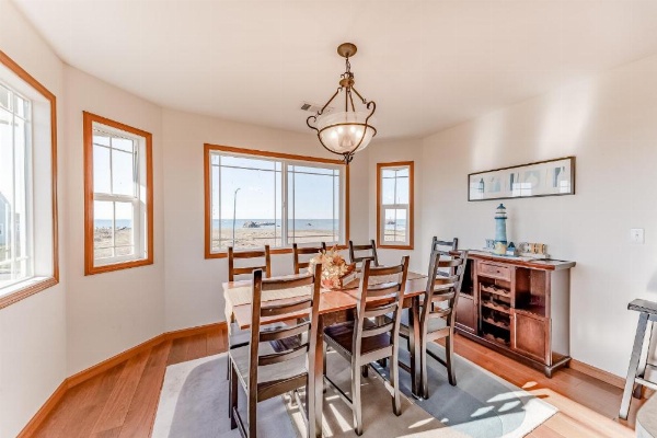 Crescent City Beach House image 10