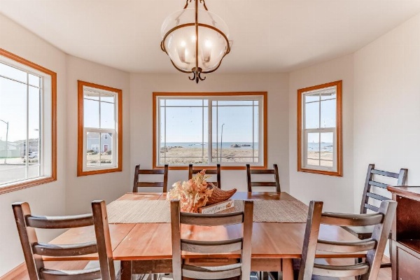 Crescent City Beach House image 11