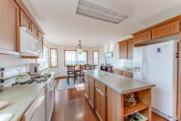 Crescent City Beach House image 7